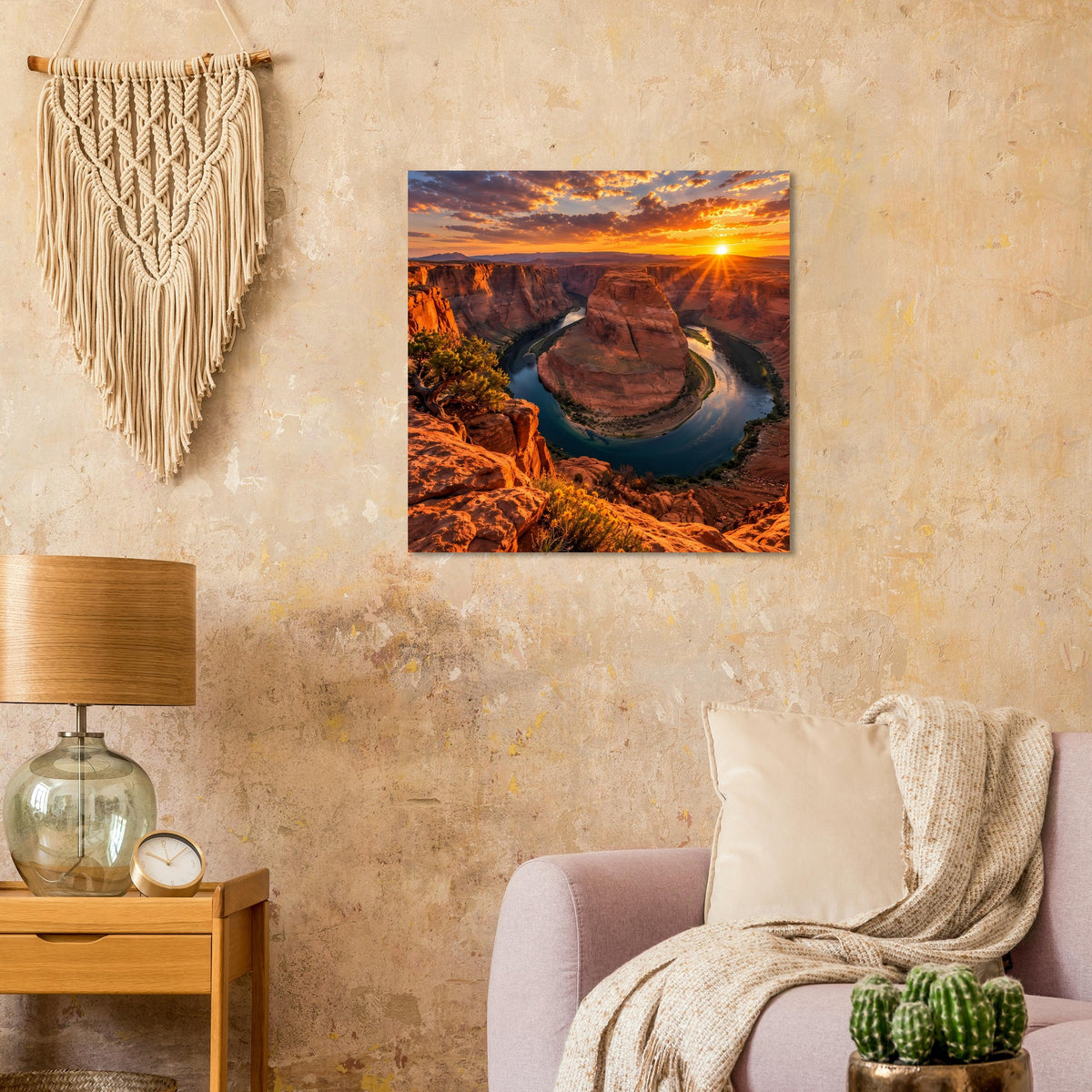 Quadratisches Poster mit Canyon-Sonnenuntergang und markanter Felsformation im Flusstal