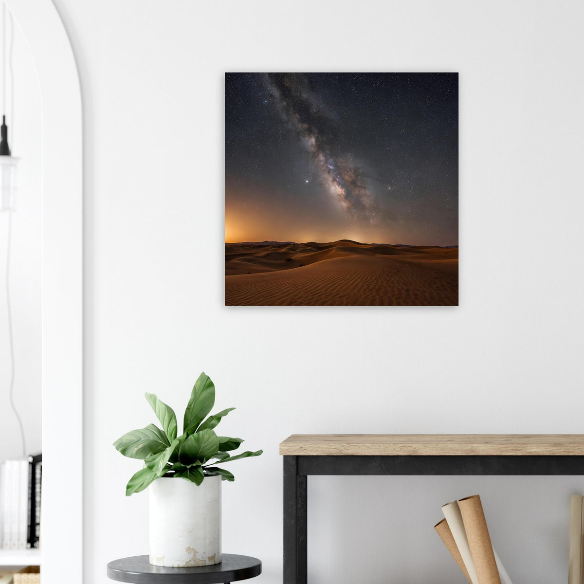 Gerahmtes Poster, quadratisch: Wüste bei Nacht, Sternenhimmel und Milchstraßenband