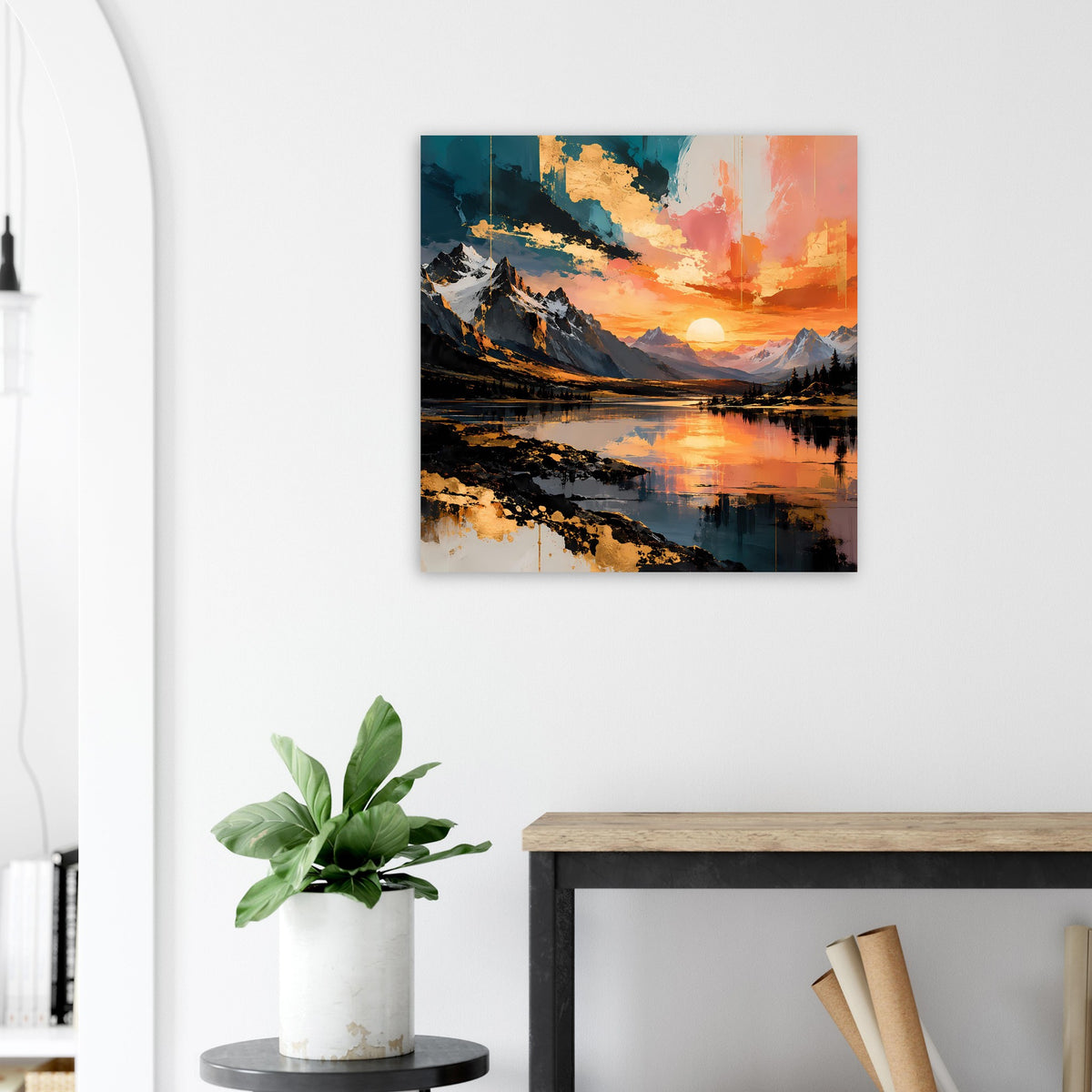 Poster mit Bergpanorama bei Sonnenuntergang, reflektiert im ruhigen See und Felsriff