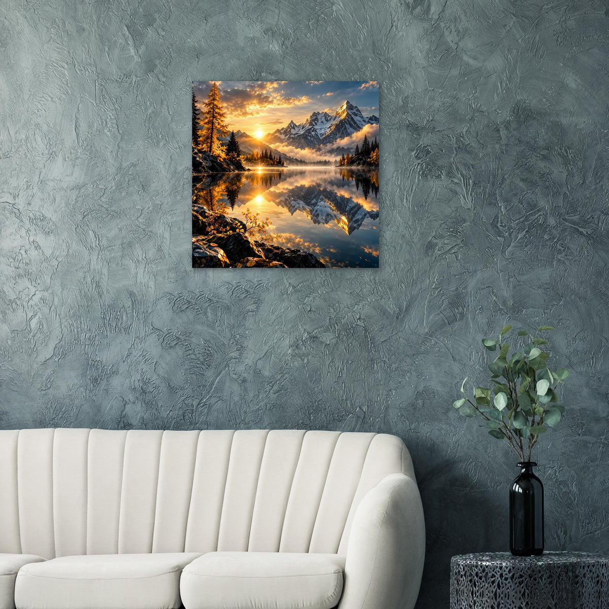 Wandposter: goldener Sonnenaufgang am Bergsee mit reflektierten Alpengipfeln