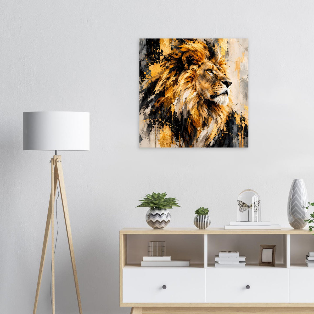 Quadratisches Löwen-Kunstposter mit goldbrauner Mähne und schwarzem Hintergrunddetail