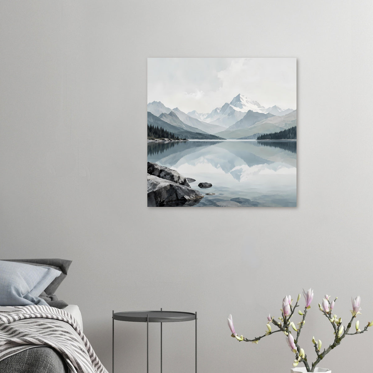 Kleiner gerahmter Kunstdruck: Bergsee mit Felsenküste und Spiegelung von Bergen