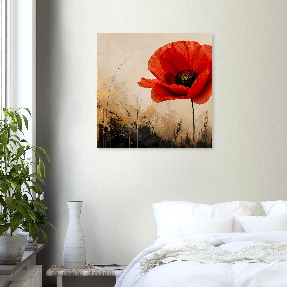 Quadratisches Poster mit leuchtend roter Mohnblume und dunklem Kern vor hellem, gemaltem Hintergrund