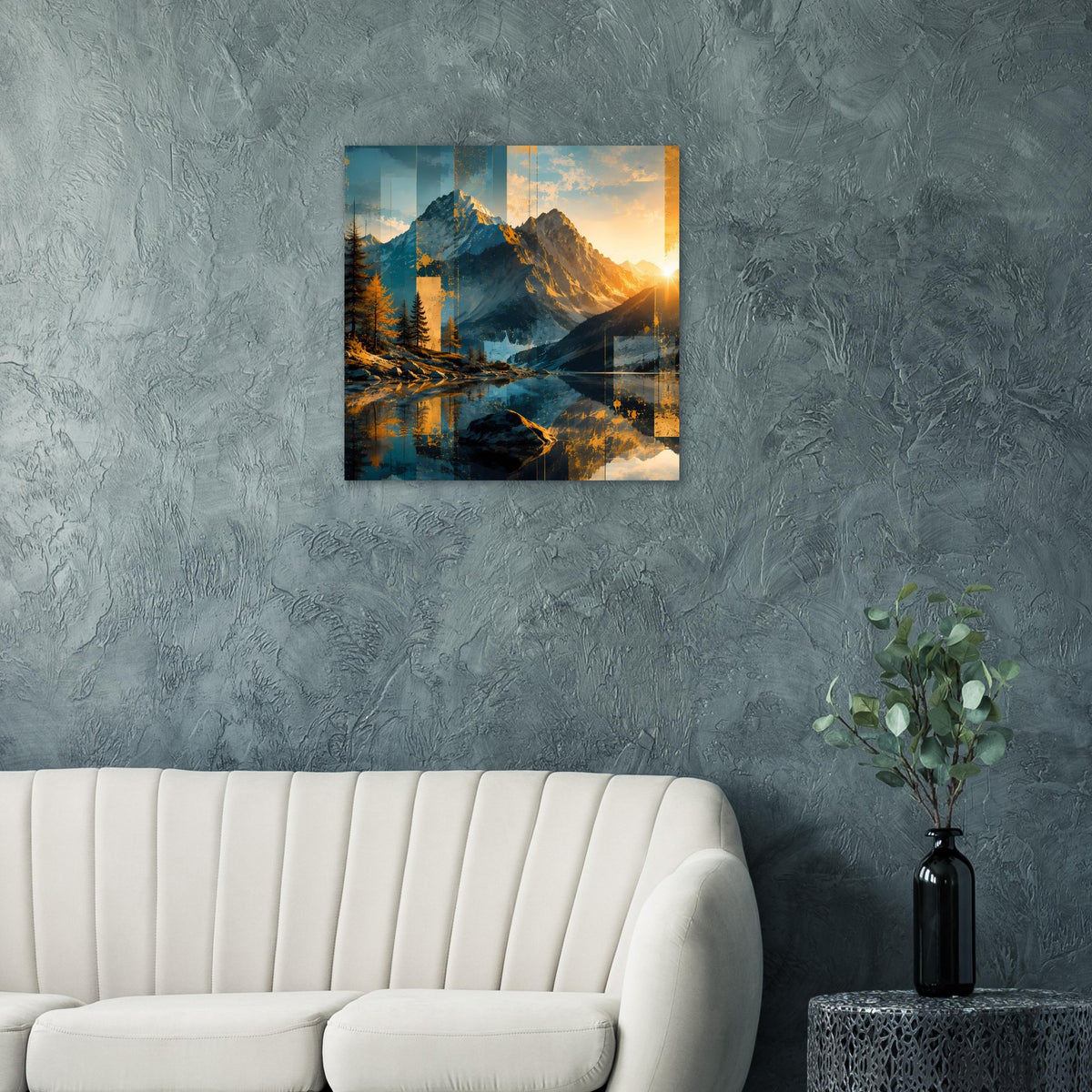 Quadratisches Poster mit abstrakter Berglandschaft in Blau und goldenen Lichtakzenten