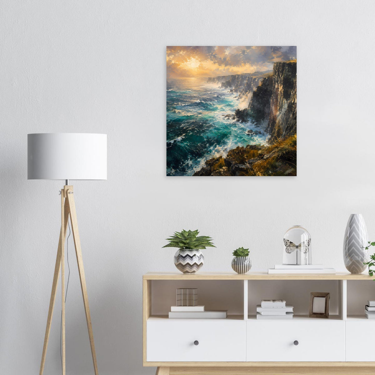 Kleines gerahmtes Poster an der Wand: Felsküste mit türkisfarbenem Meer im Abendlicht