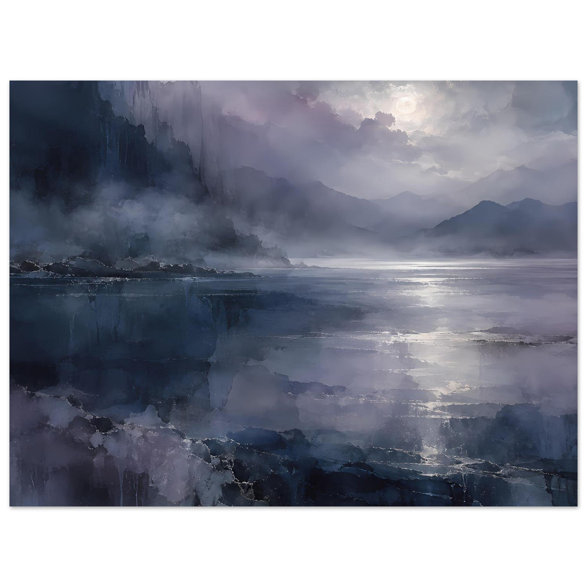 Horizontales Landschaftsposter mit Küstenlinie, Nebel über dem Wasser, dunklen Bergen und Wolken