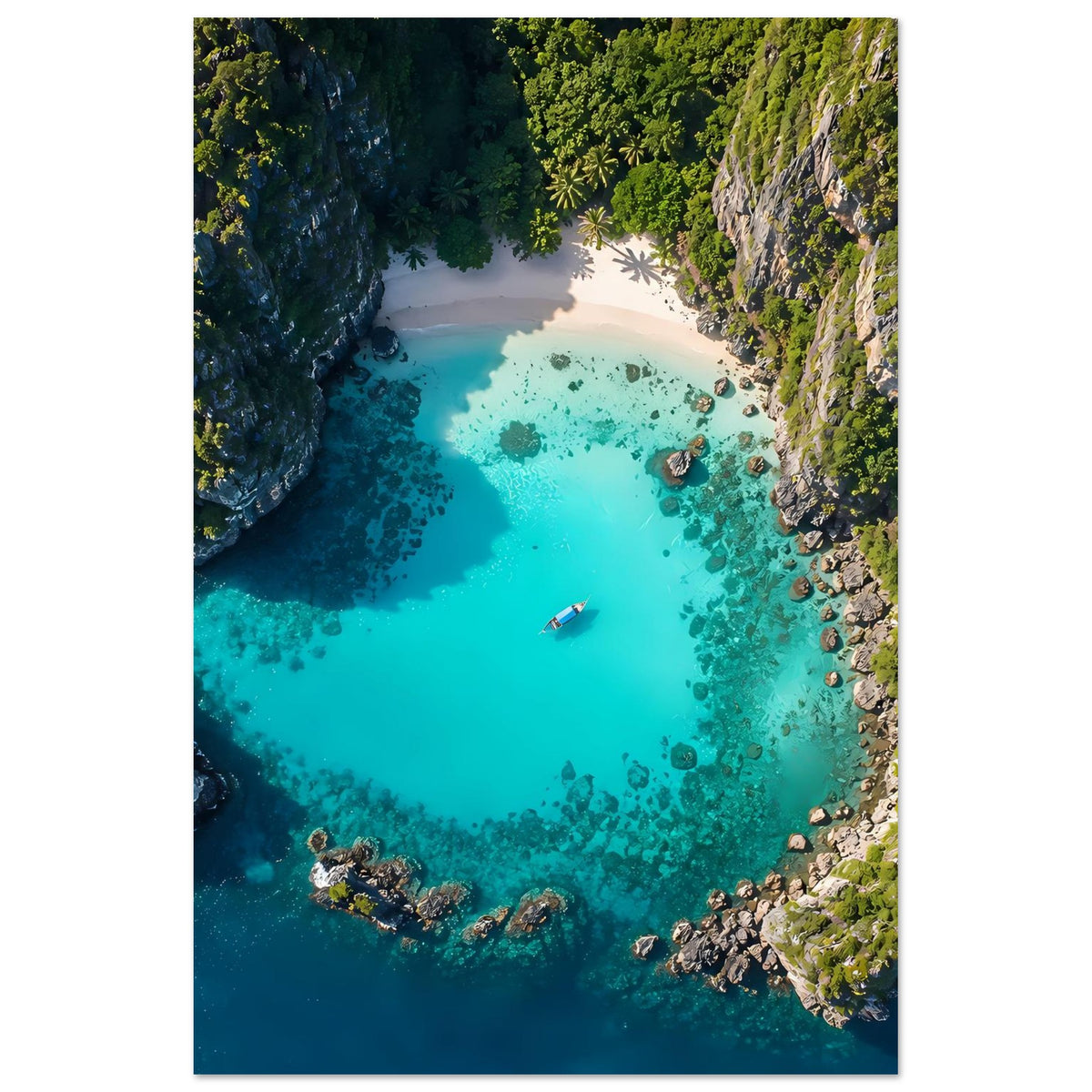 Poster im Hochformat: türkisblaue Lagune mit Felsenküste und grünem Regenwald