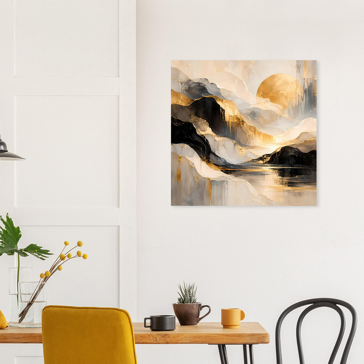 Abstraktes Kunstposter im Rahmen: schwarze Felsformation, goldene Highlights und Wasserlinie