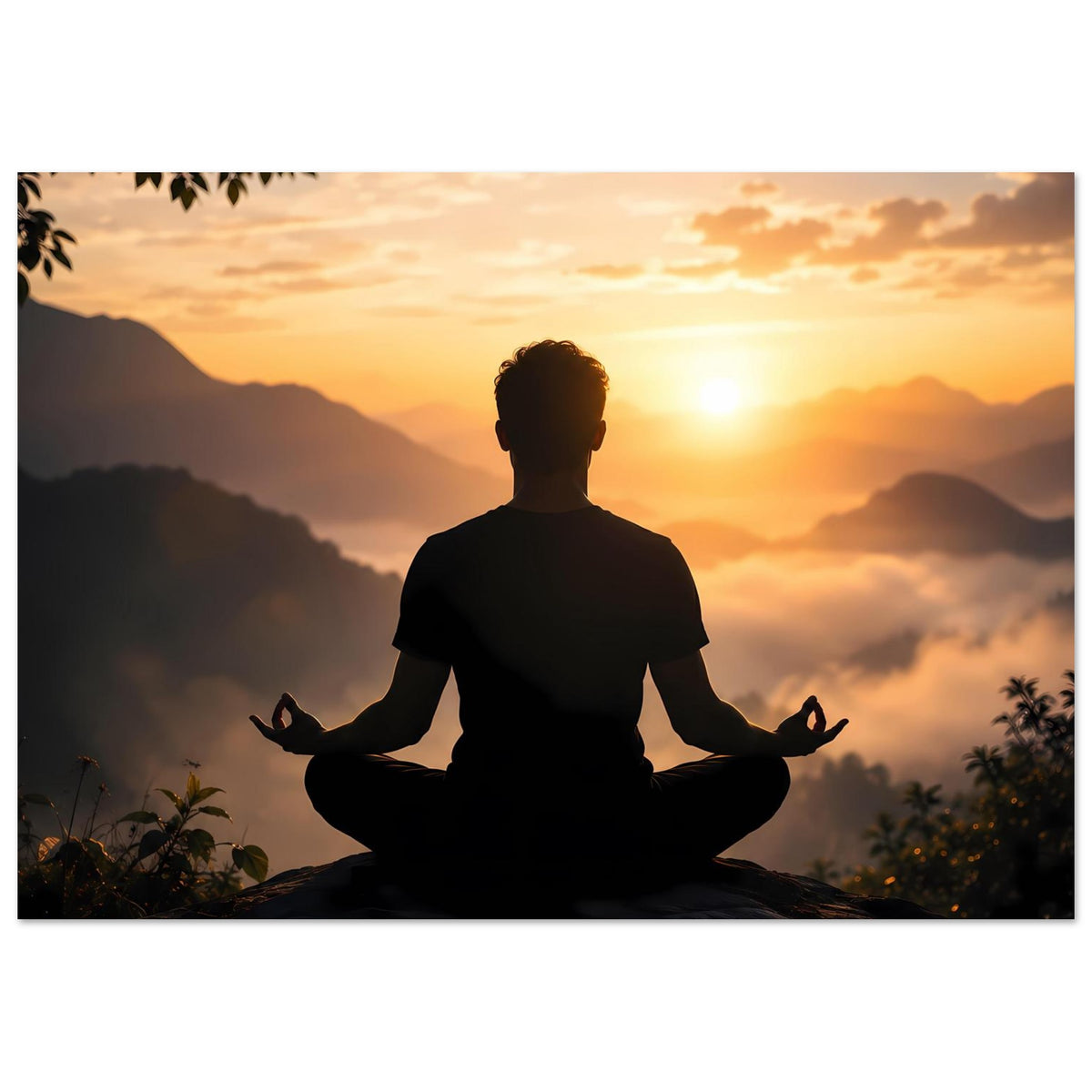 Gerahmter Kunstdruck: sitzende Meditationssilhouette vor Sonnenuntergang und Berglandschaft