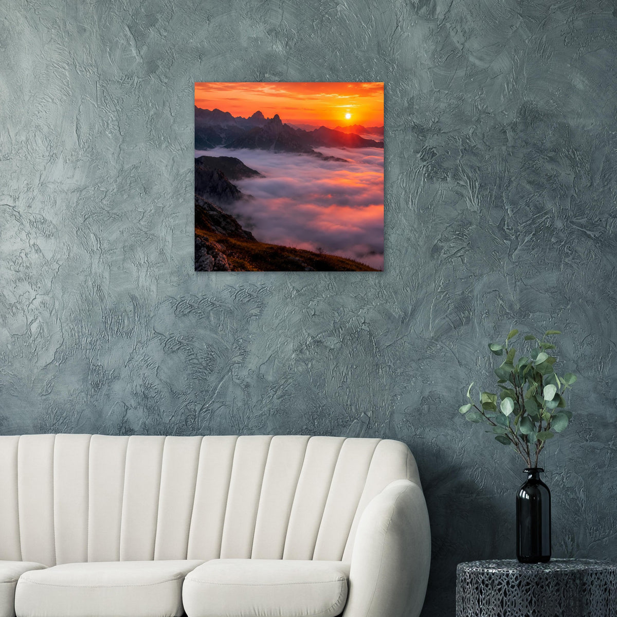 Quadratisches Poster mit Sonnenuntergang über Bergkamm, Nebel und Wolken