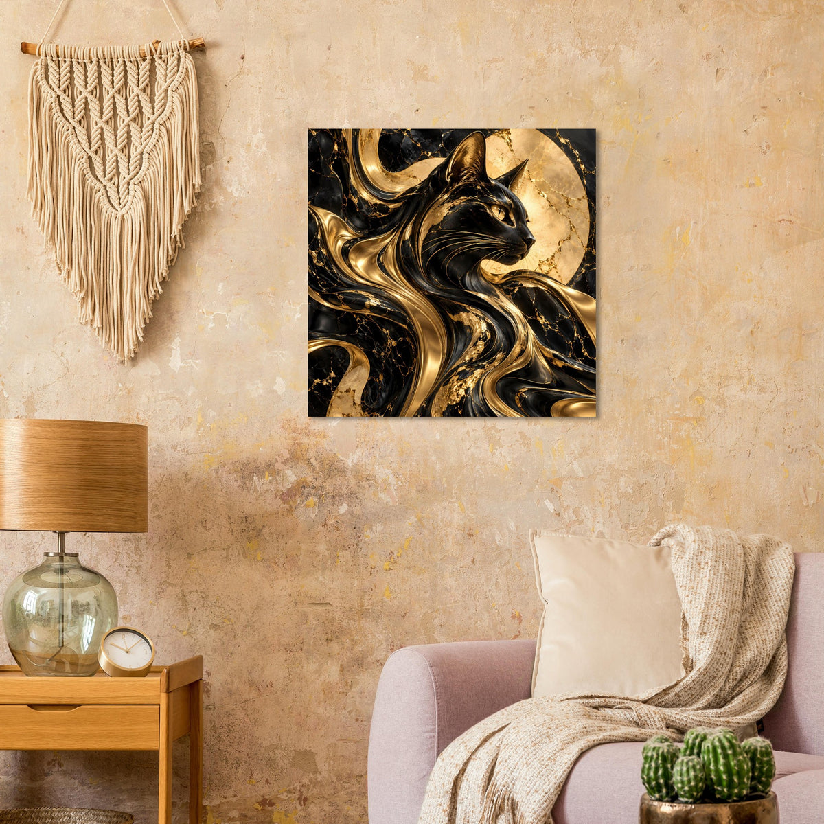 Quadratisches Poster mit Kater-Motiv: schwarze Silhouette mit goldenen Flammenwirbeln.
