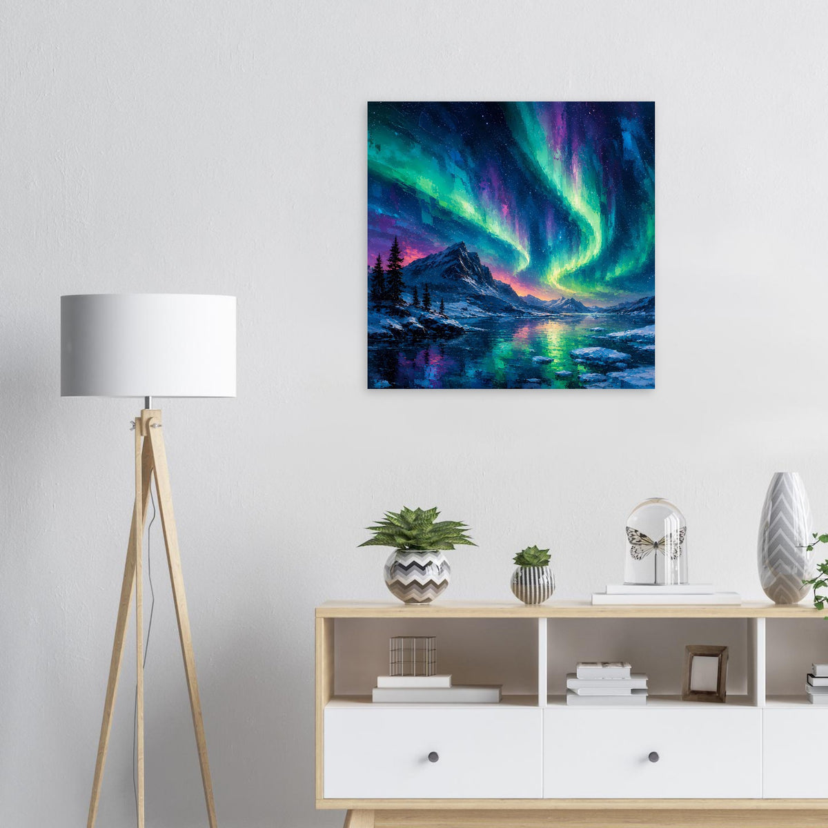 Quadratisches Poster mit leuchtenden Nordlichtern in Blau-Grün-Violett über Fluss