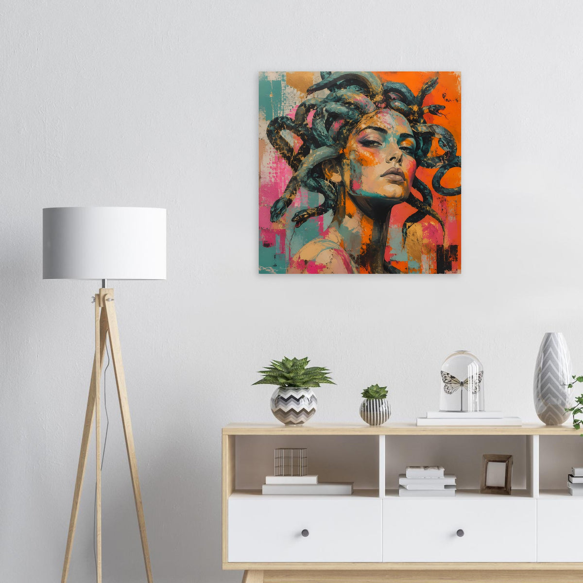 Poster mit Medusa-Porträt, Schlangenhaar in Blau, Grün und Orange mit bunten Spritzern