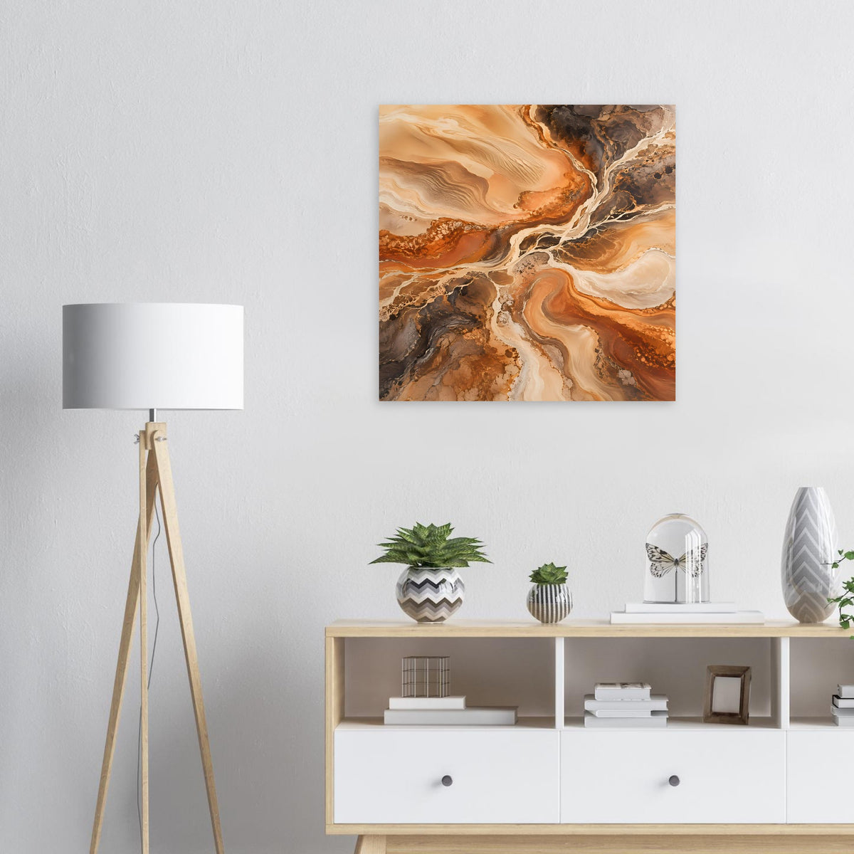 Quadratisches Poster mit abstrakten, fließenden Brauntönen und Beige-Wellen.