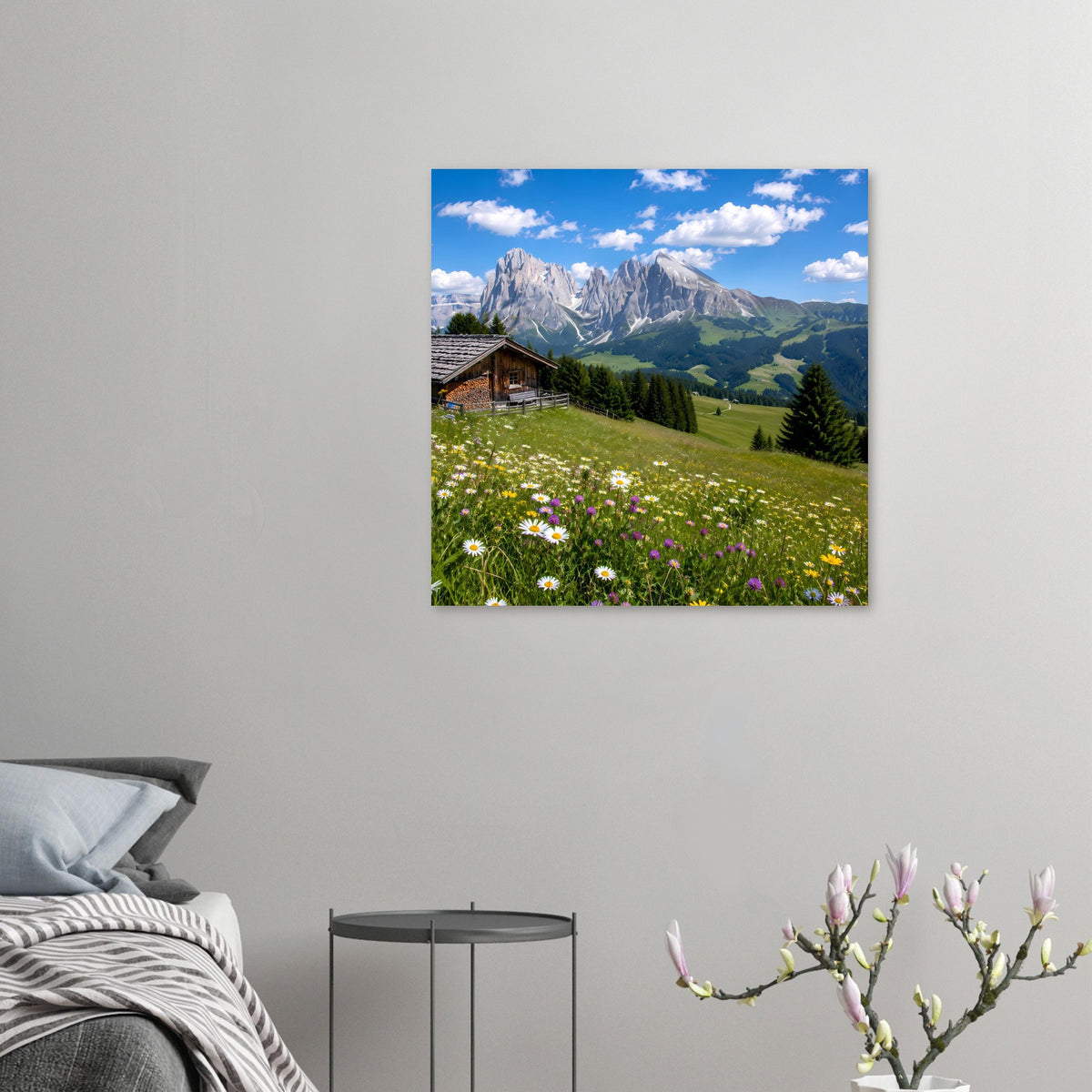 Kleines gerahmtes Poster: Alpenwiese mit Wildblumen und Bergkette