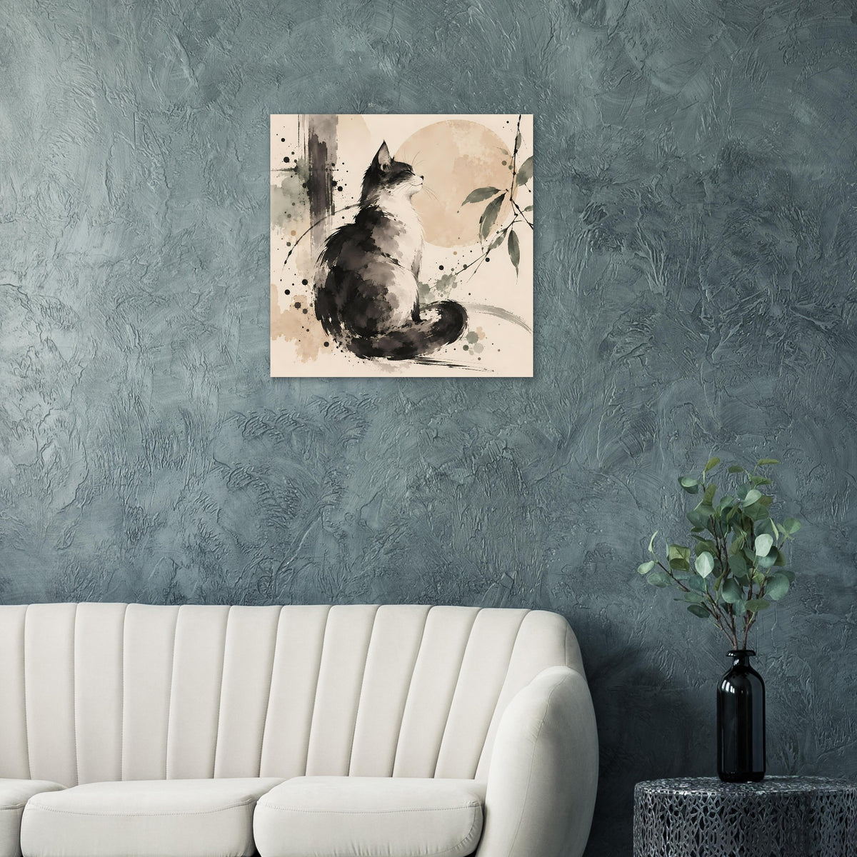 Wandposter mit Aquarell-Katze in Schwarz, beiger Kreis, Sprenkel und Blätter