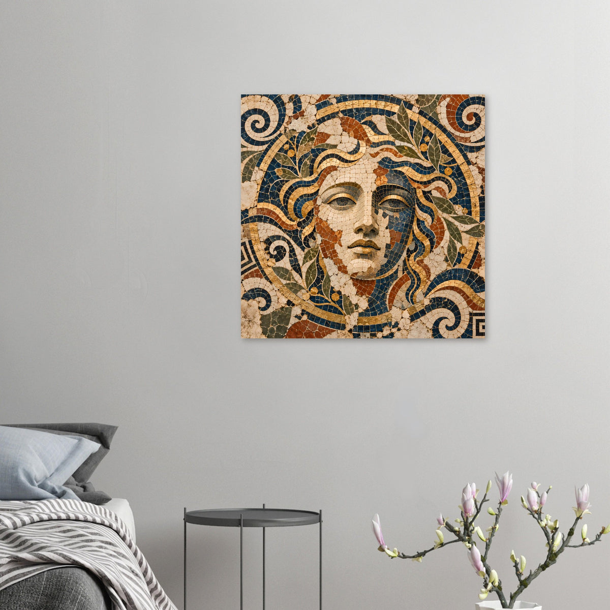 Quadratisches Poster: Mosaik-Göttin Porträt mit blau-grünen Haarwirbeln und Augen