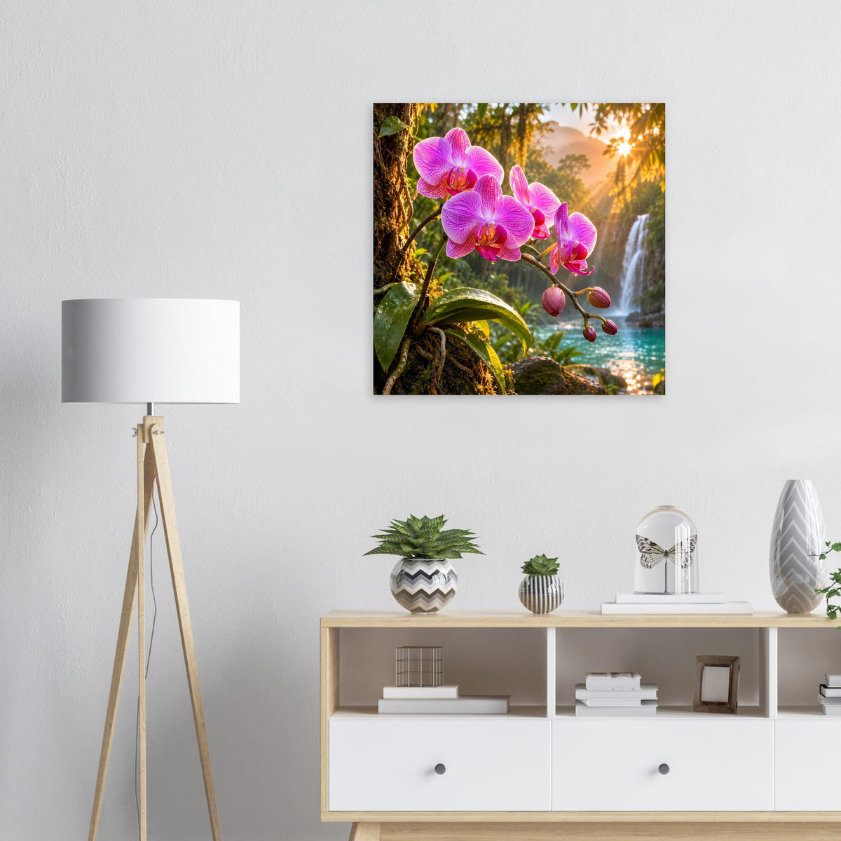 Gerahmtes Wandposter mit pinken Orchideen im Wald, Wasserfall und Sonnenlicht
