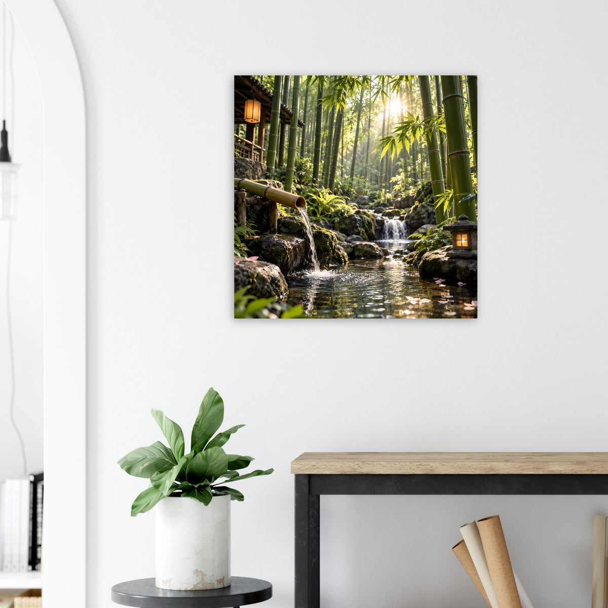Quadratisches Wandposter mit Bambuswald-Wasserfall, Lichtstrahlen durch hohe Bambusstämme