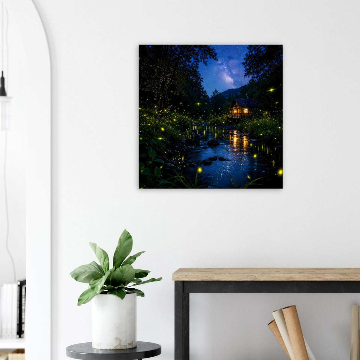 Quadratisches Poster mit dunklem Wald, schimmerndem Bach und Lichtreflexen