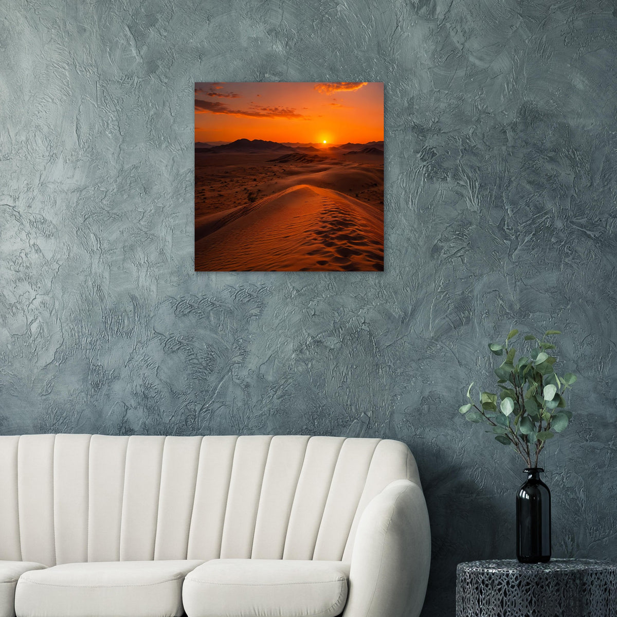 Quadratisches Poster mit Wüstenweg und orangegelber Sonne im Sonnenuntergang