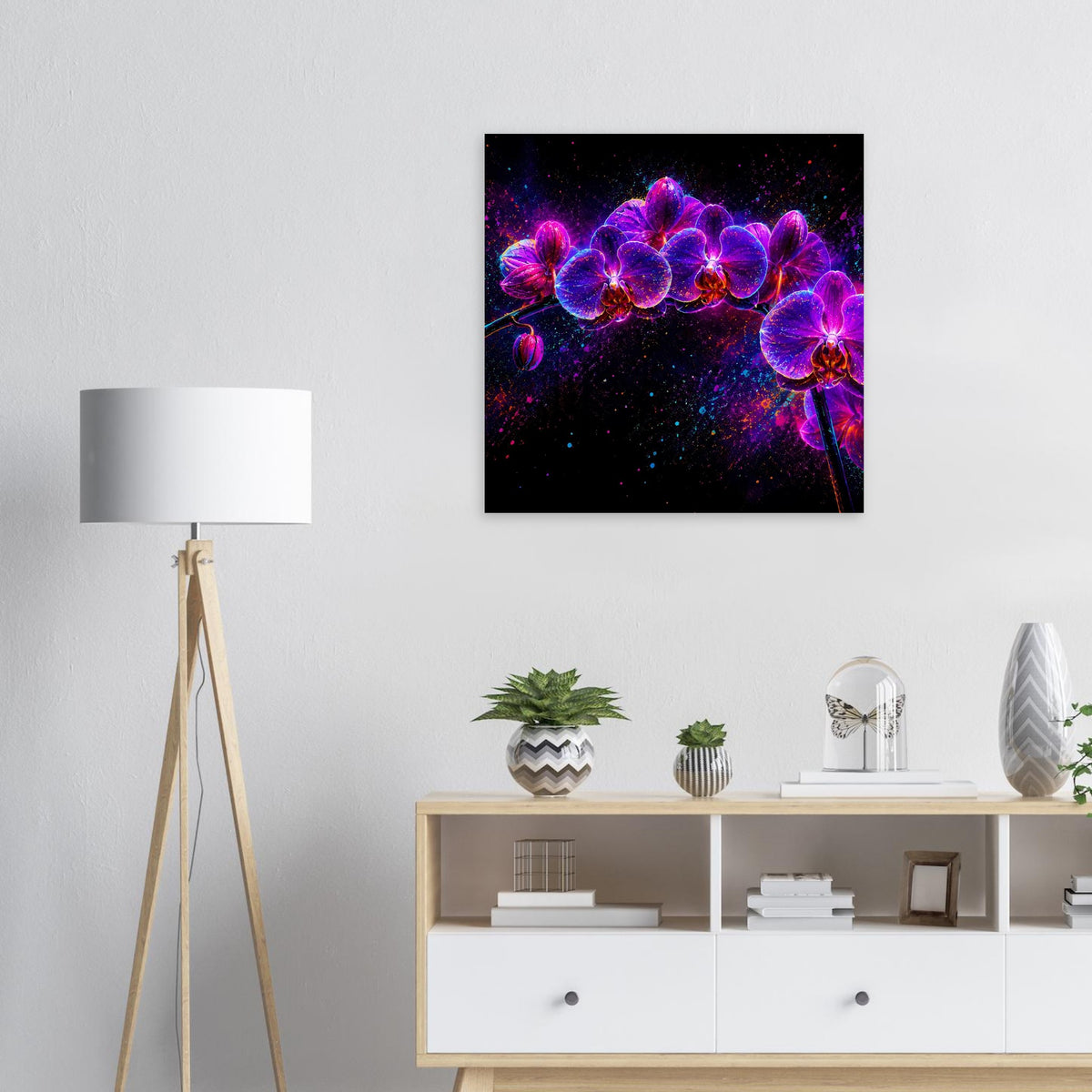 Blumenposter: Neon-Orchideen im schwarzen Rahmen, violette Blütenlinie mit pinken Akzenten.