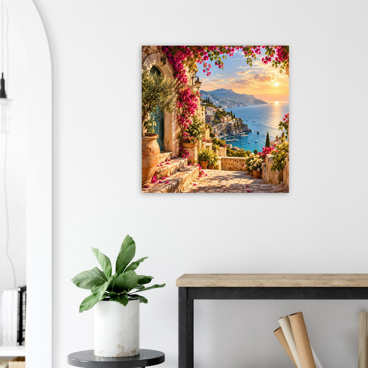 Quadratisches Poster mit Küstenpromenade, Häuserfassaden und Sonnenuntergang mit bunten Blumenranken