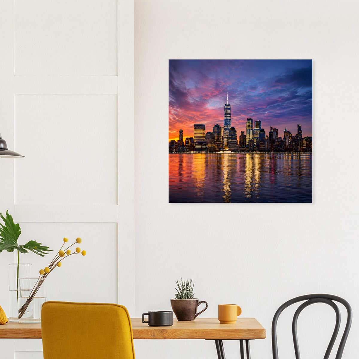 Gerahmtes Poster mit New-York-Skyline bei Dämmerung und Spiegelung im Wasser, quadratisch