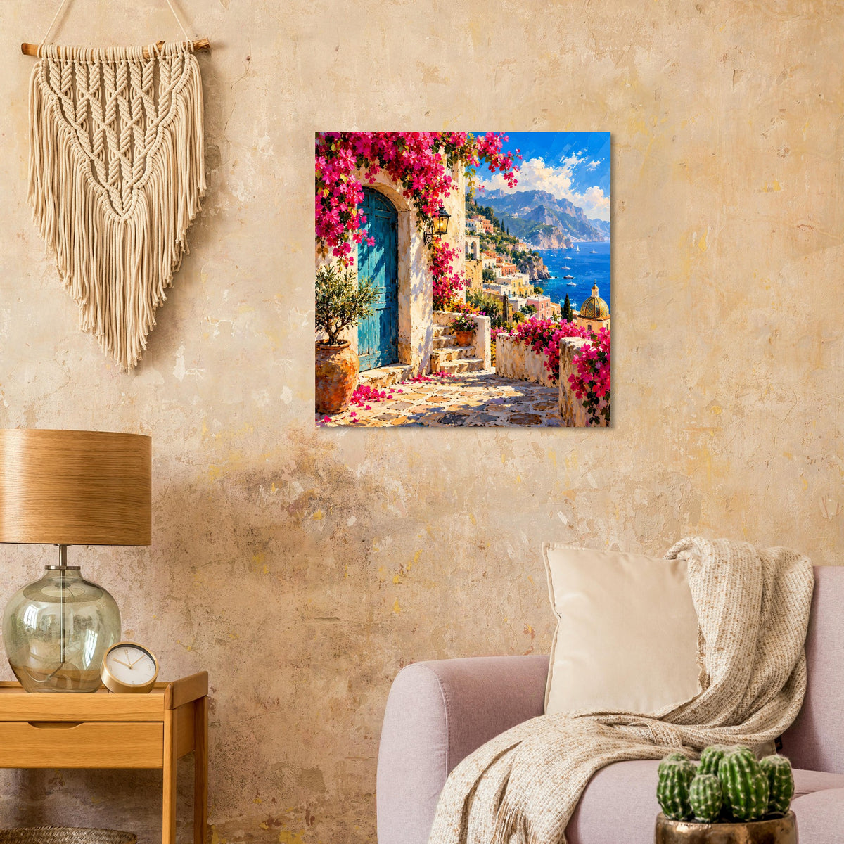 Poster im Rahmen: mediterrane Gasse mit blühenden Ranken und türkisblauem Meer