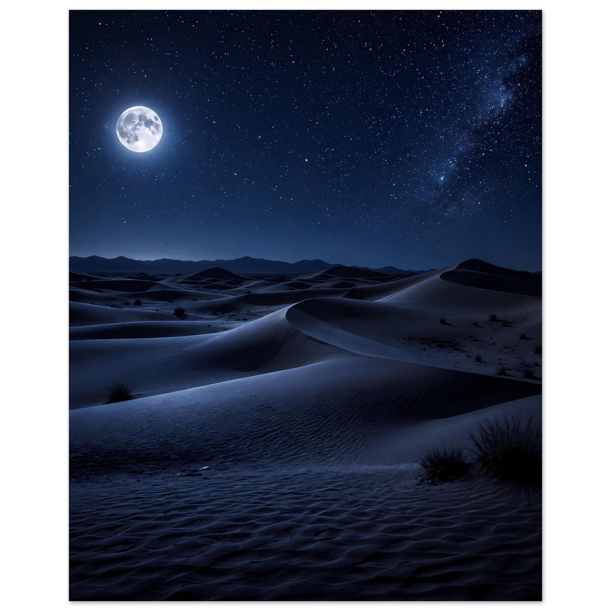 Poster im Hochformat: Mond über Wüstendünen bei Nacht mit Sternenhimmel.