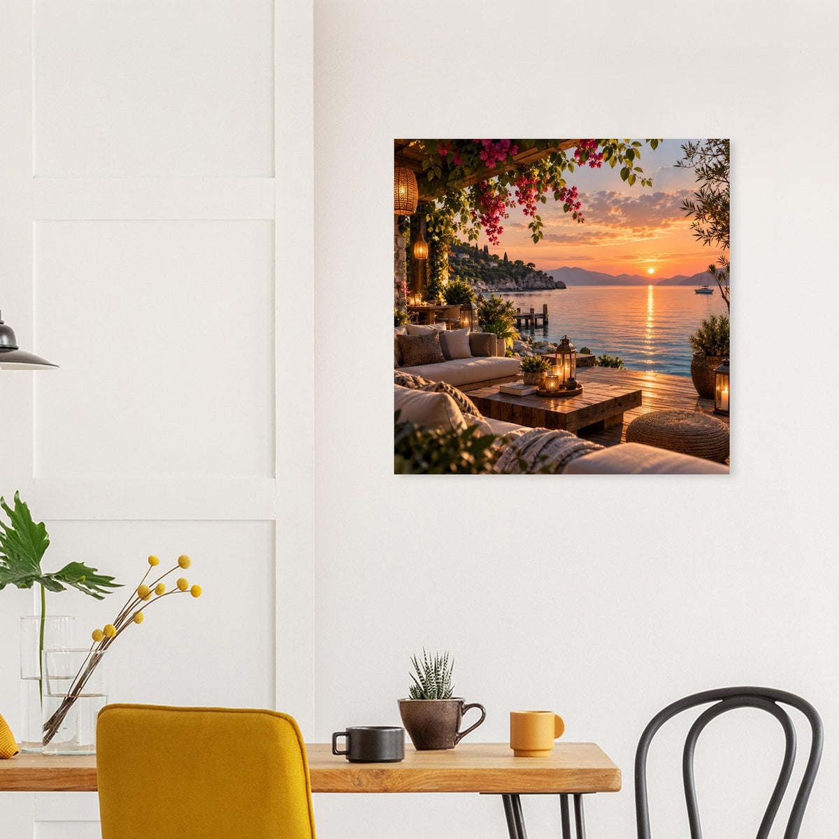 Gerahmtes Poster mit Küstenlandschaft: Terrasse mit Bougainvillea und Sonne am Horizont