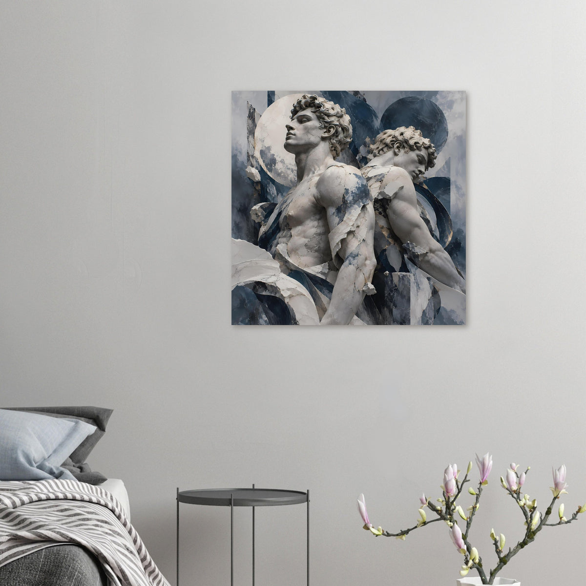 Wandposter mit zwei antiken Statuen in Weiß und Blau, kleines Format