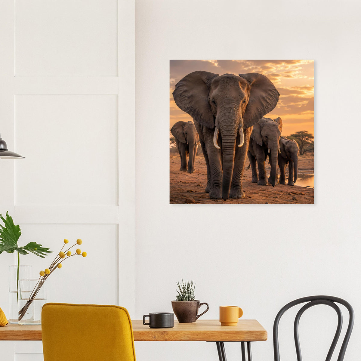 Quadratisches Poster mit Elefantenherde im Vordergrund, Abendhimmel mit Wolken