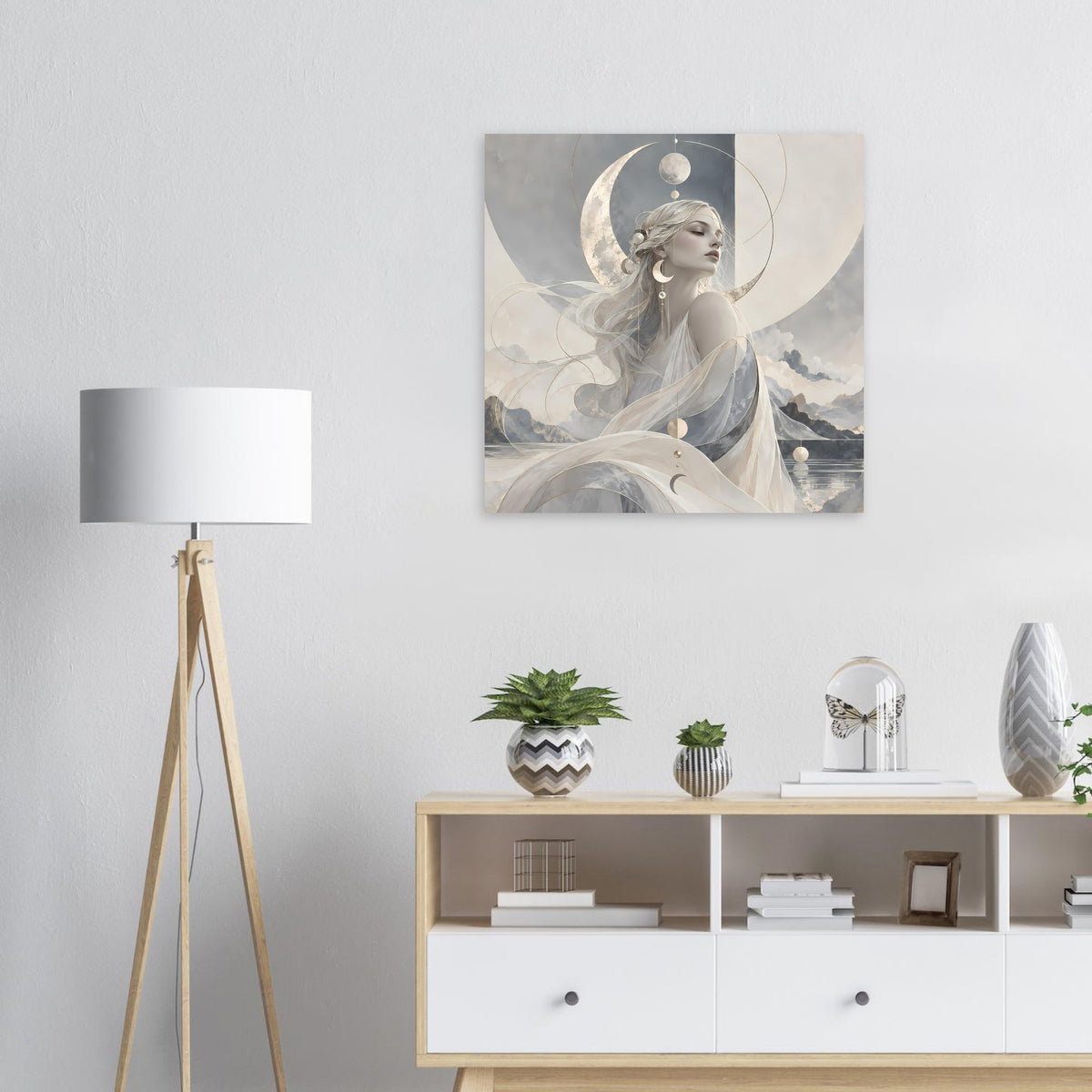 Wandposter mit Mondgöttin im Profil, Mondsichel und Wolkenlandschaft, neutrale Farben