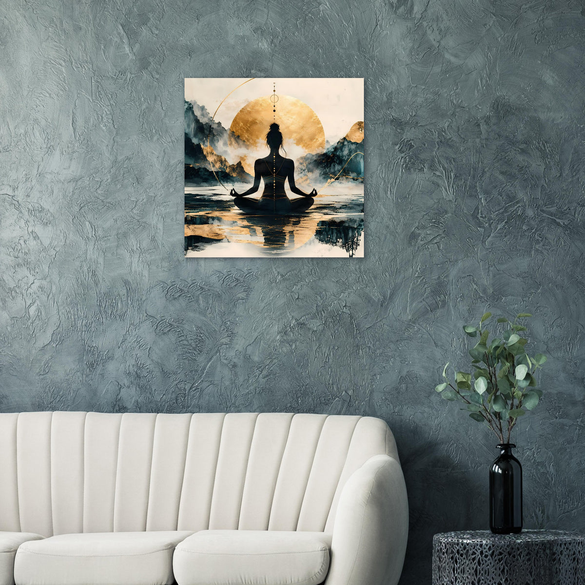 Quadratisches Wandposter mit Meditations-Silhouette, goldenem Kreis und dunklen Wellen