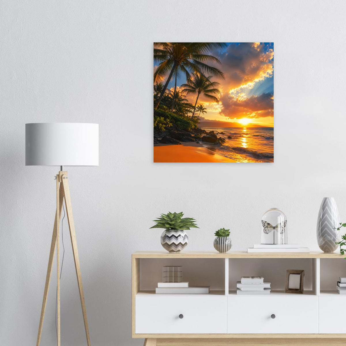 Quadratisches Strandposter: Palmen, Sandstrand und orange-gelber Sonnenuntergang am Meer