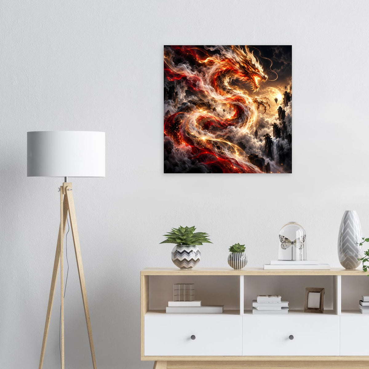 Quadratisches Fantasy-Poster mit feurigem Drachen in Rot und Gold, Flammenwirbel und Rauch