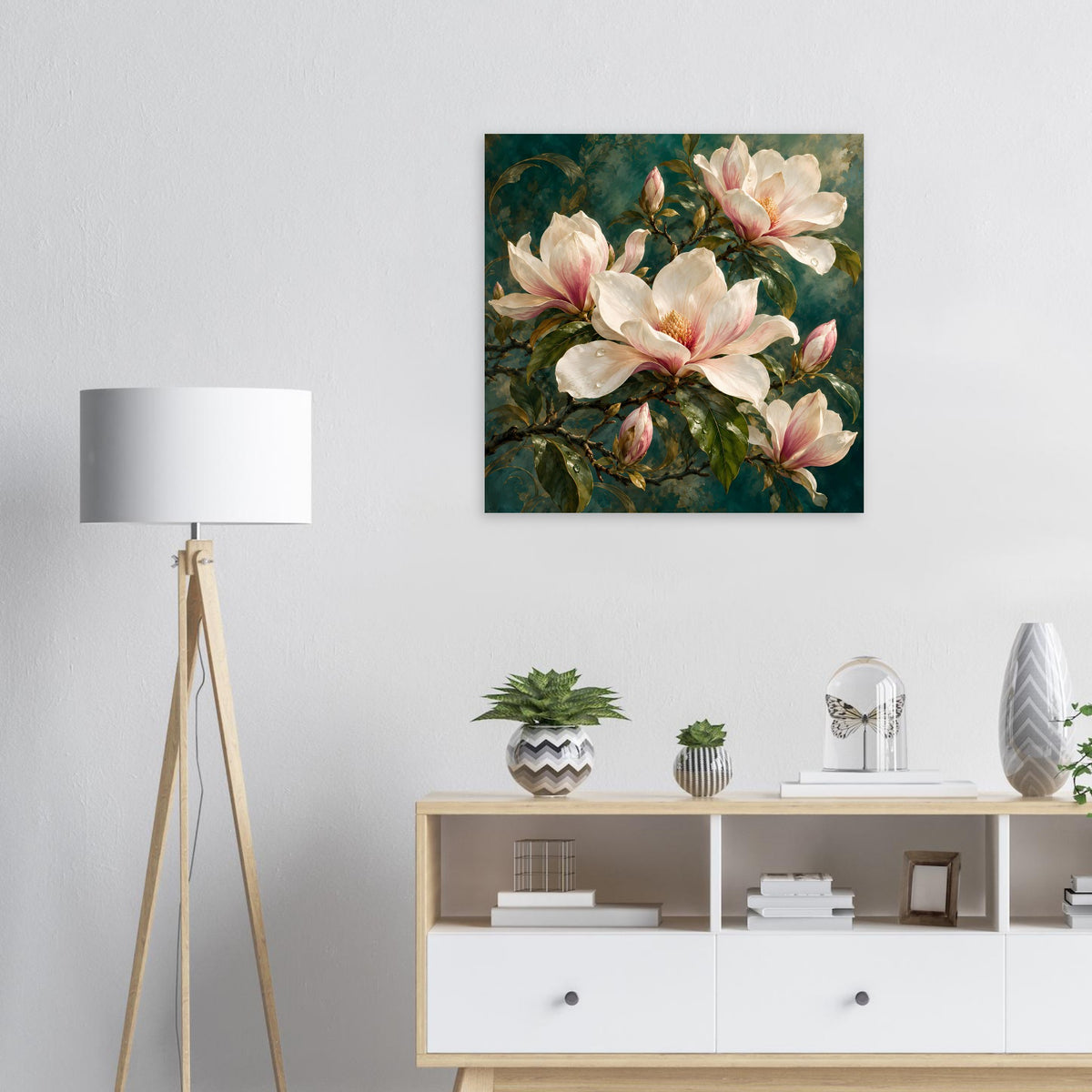 Quadratisches Poster mit Magnolien in Creme- und Rosatönen auf dunklem Hintergrund