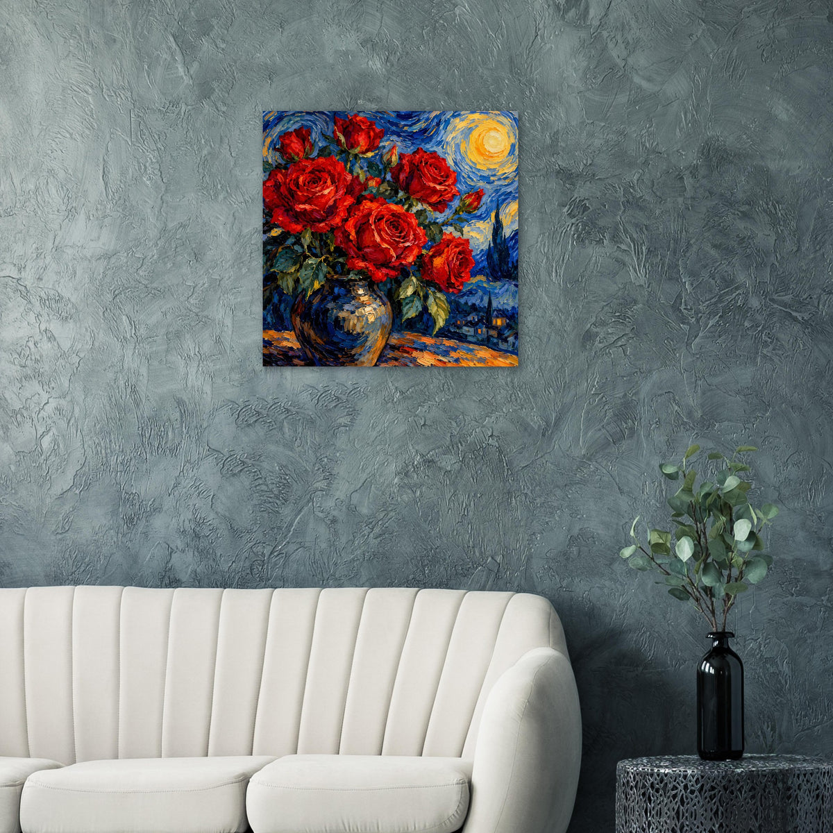 Quadratisches Poster mit kräftig roten Rosen in blauer Vase vor blauem Wirbel