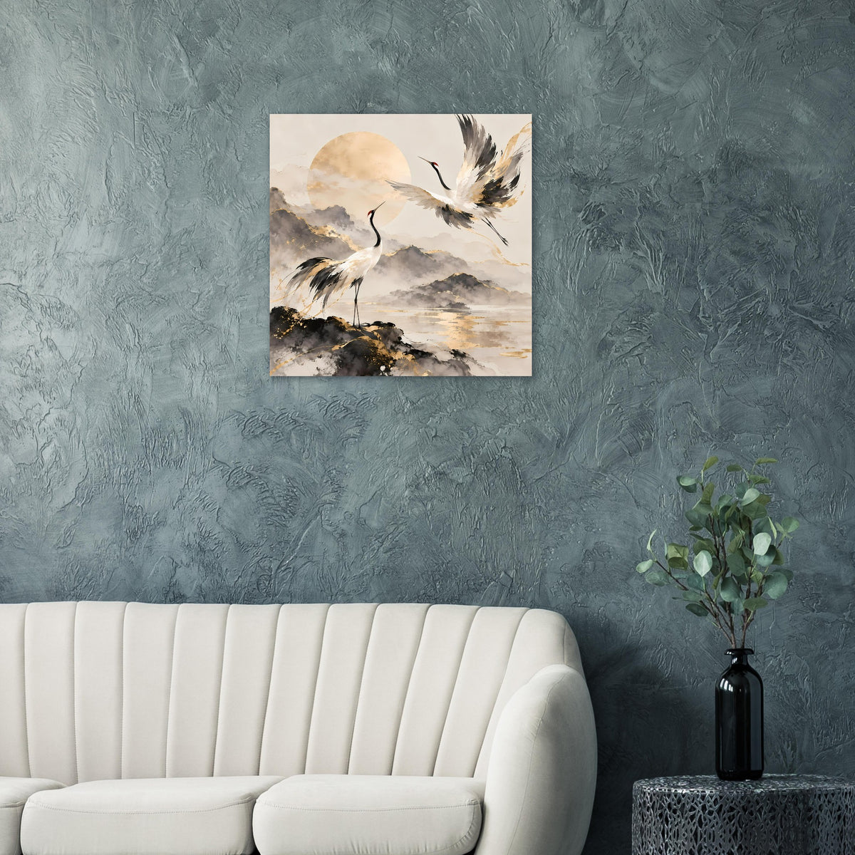 Wandposter mit Kranich und Wolkenlandschaft im Aquarell, Gold- und Grautöne