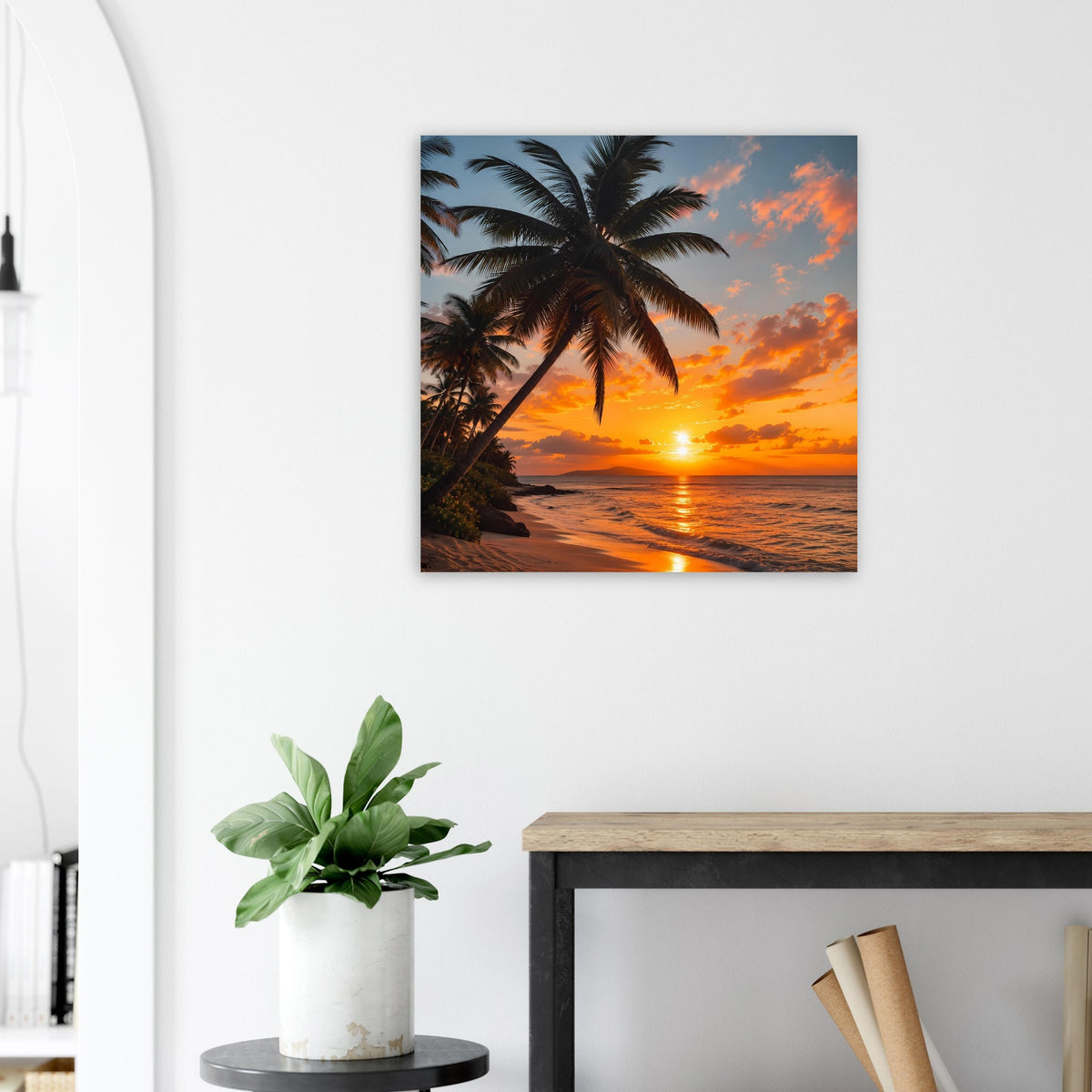 Quadratisches Poster mit Palmen und Strandlinie im Sonnenuntergang, schwarzer Rahmen