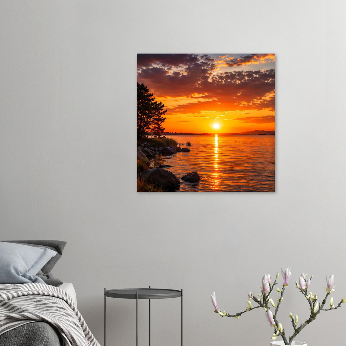 Kleines Wandposter mit Sonnenuntergang über See, orangefarbener Himmel, Steine am Ufer