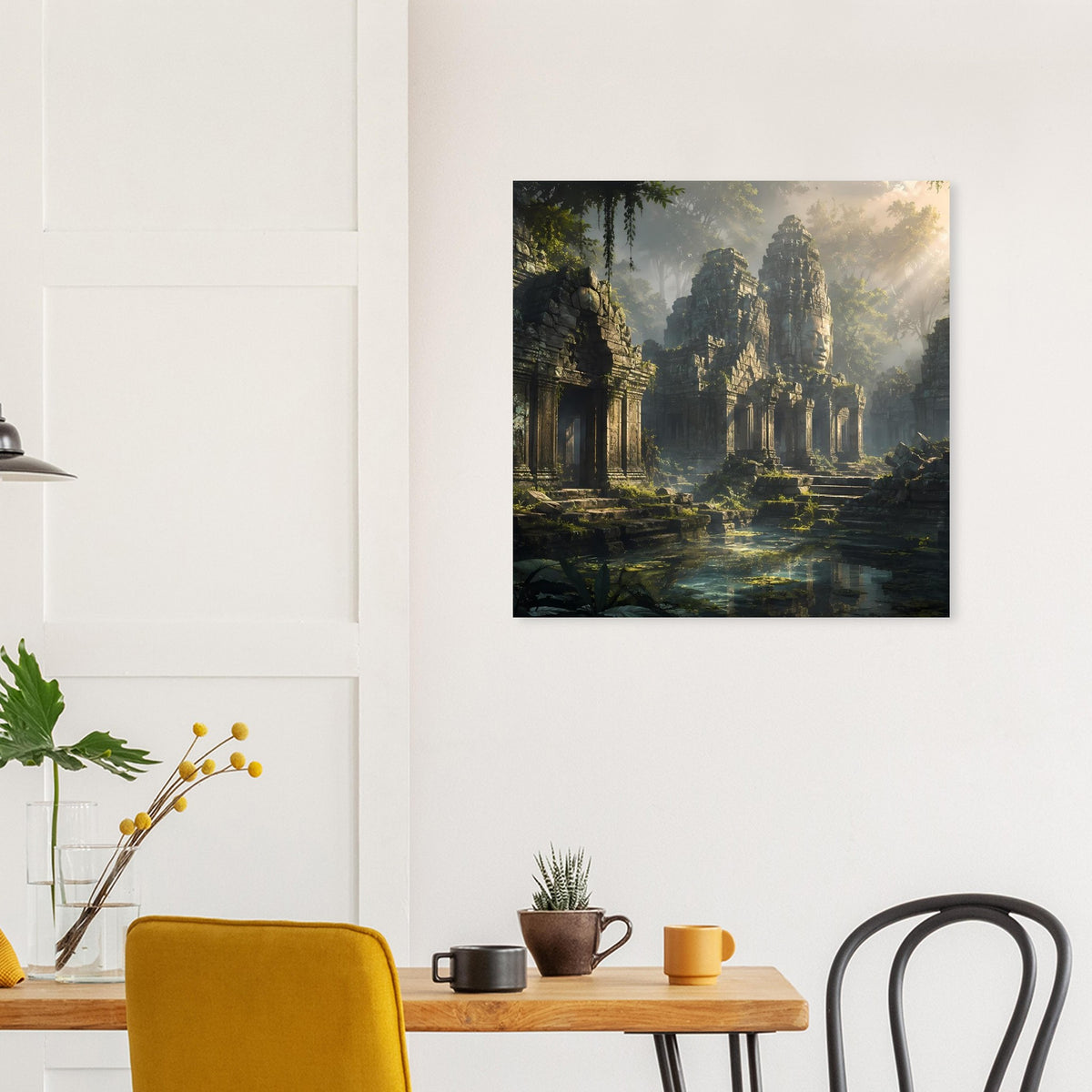 Poster mit Tempelruinen im Dunst, hohe Steinbauten zwischen Bäumen und Lichtstrahlen