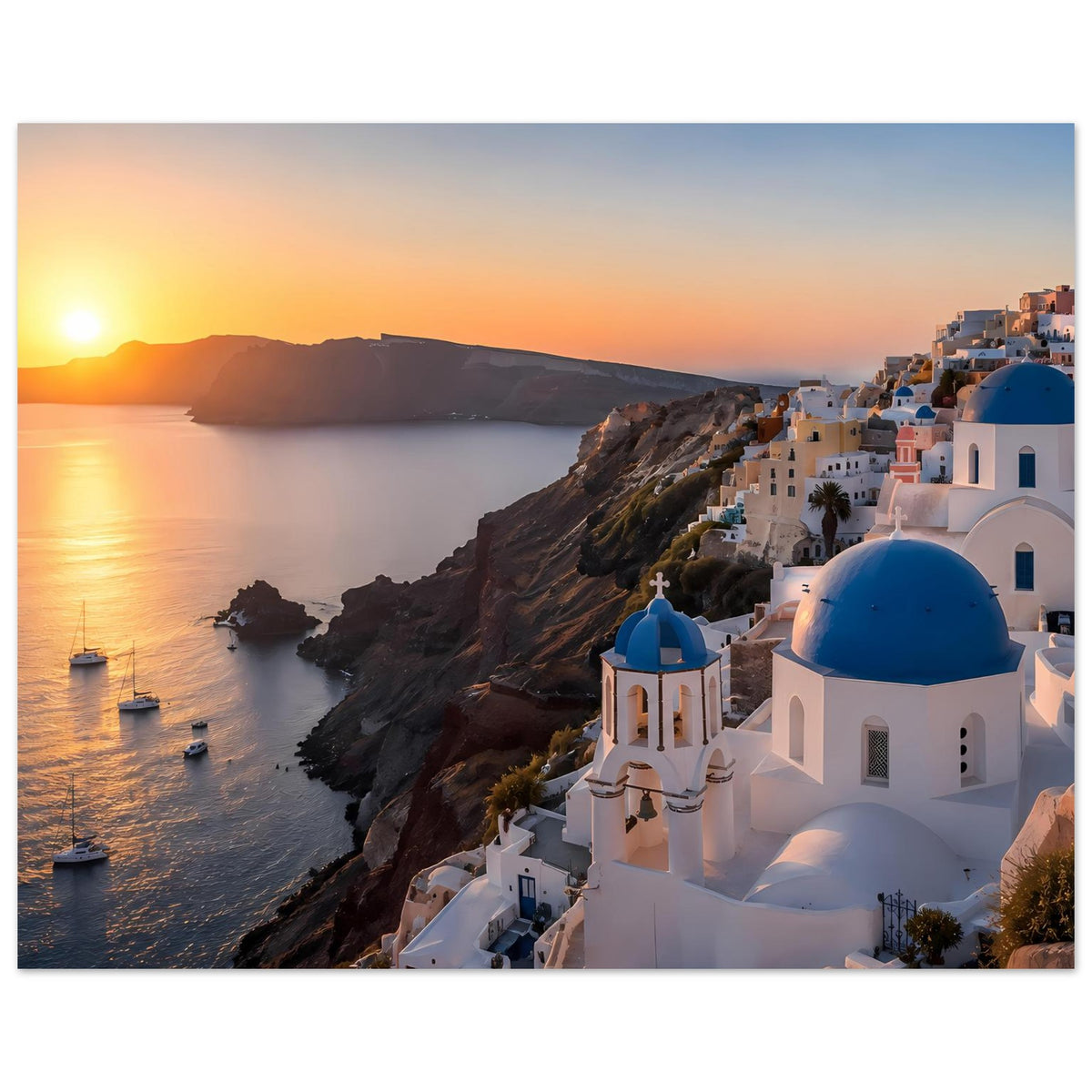 Poster mit Sonne am Meer, weißen Häusern und blauen Kuppeln von Santorini