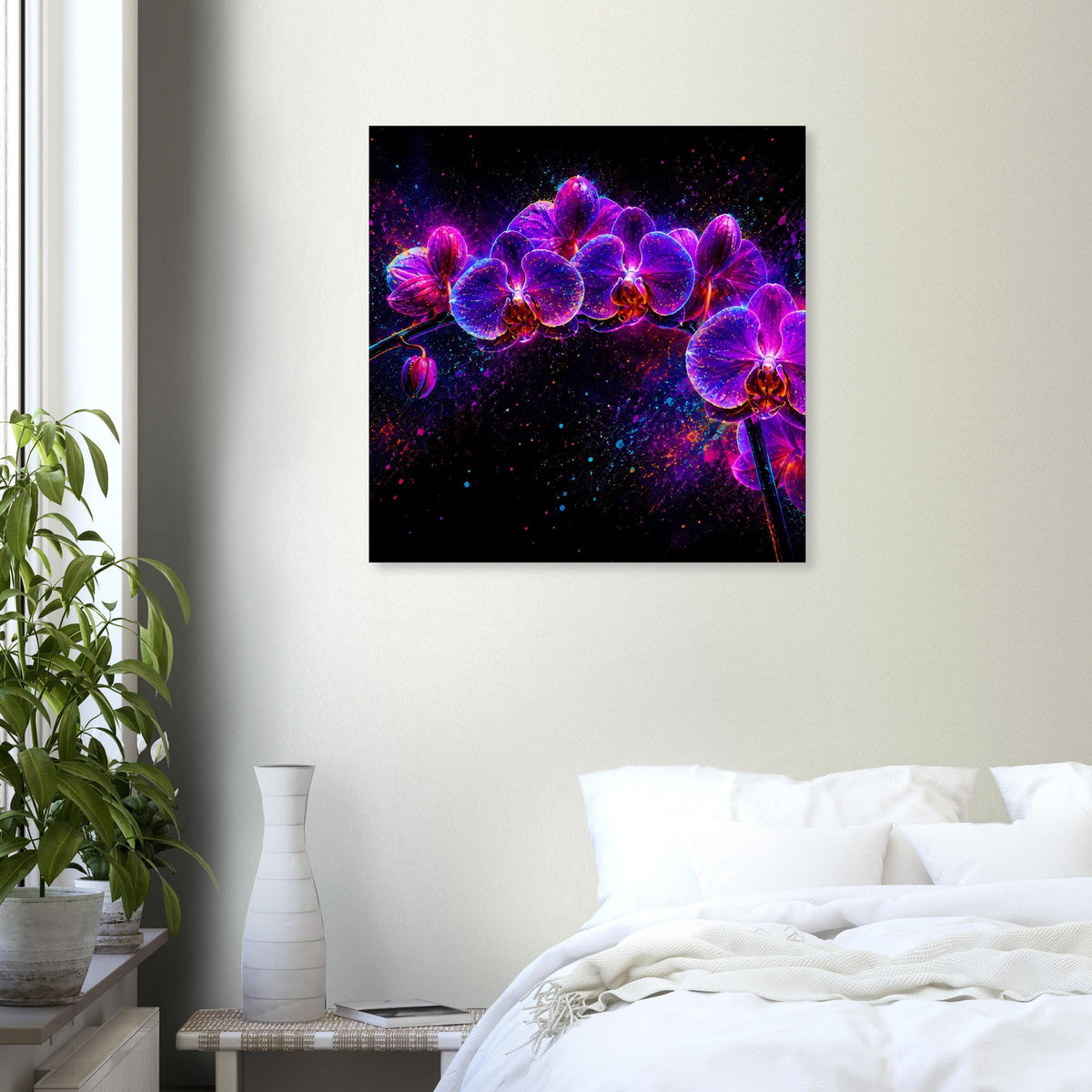 Blumenposter mit Neon-Orchideen im schwarzen Rahmen, pink-violette Leuchtblüten vor dunklem Sternmuster.