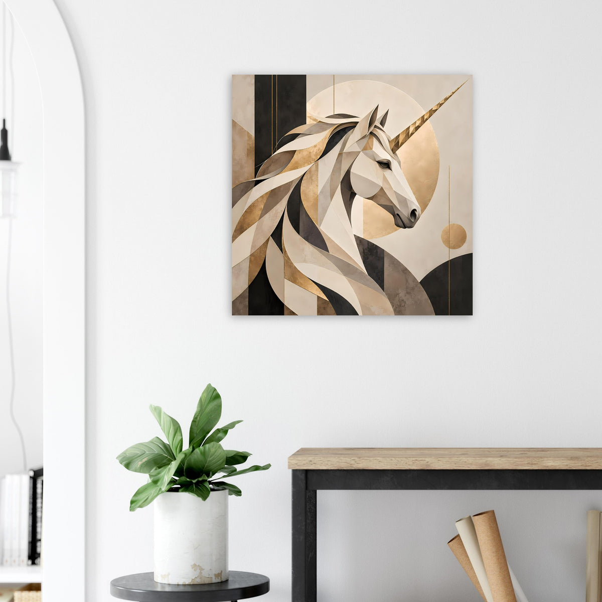 Quadratisches Poster mit Einhornkopf im abstrakten Beige-und-Schwarz-Linienmuster.