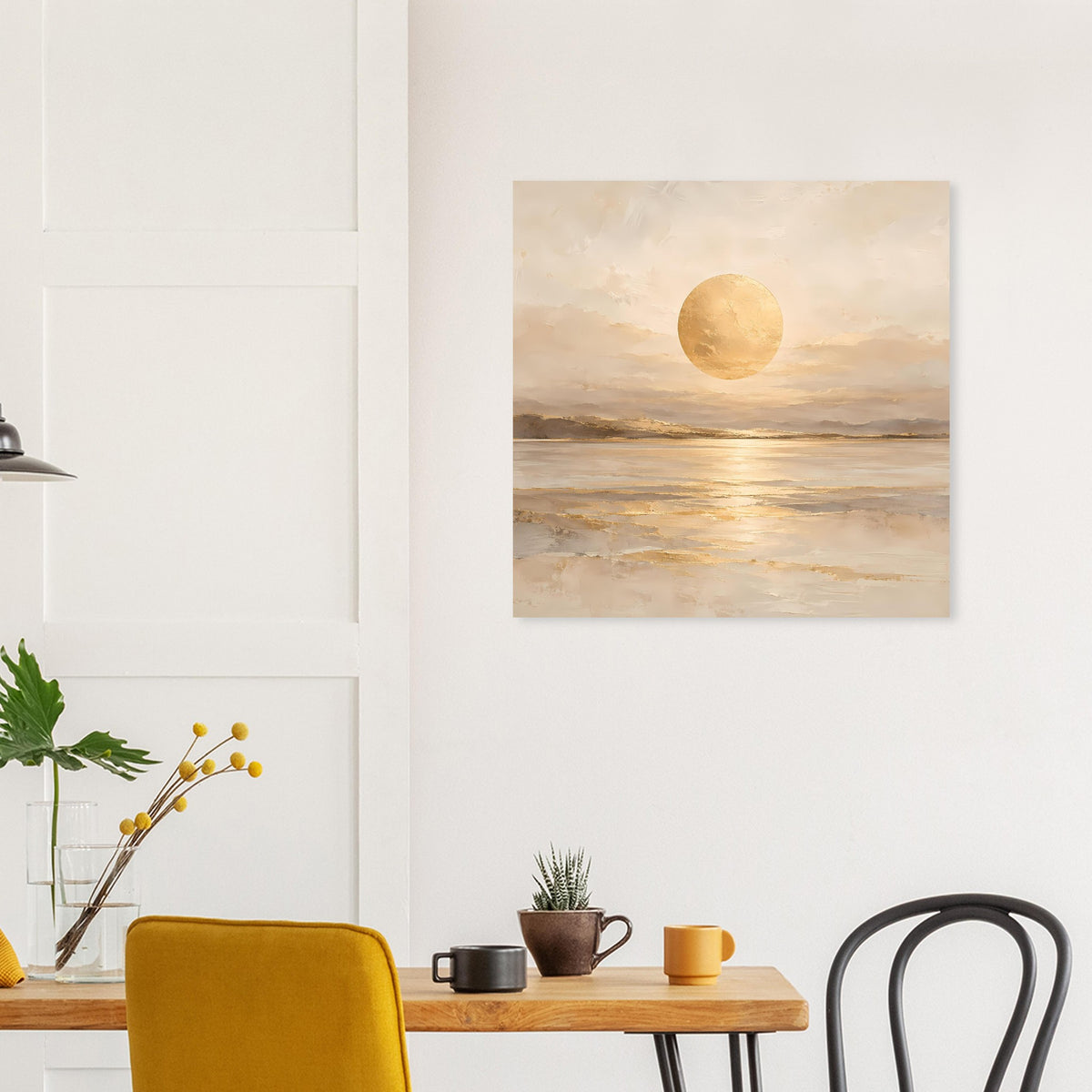 Kunstposter mit goldener Sonne über ruhigem Meer in warmen Beige-Pastelltönen