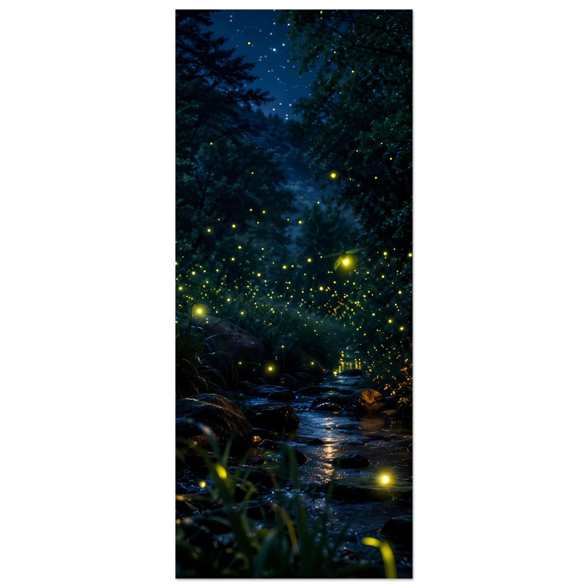 Poster im Hochformat: dunkler Wald, viele Glühwürmchen über Bachlauf