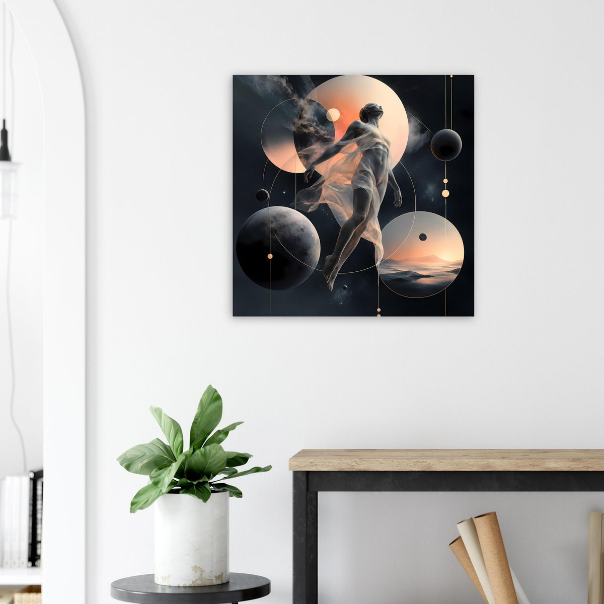 Quadratisches Poster im schwarzen Rahmen: abstrakte Figur mit orangefarbenem Leuchten und Planeten