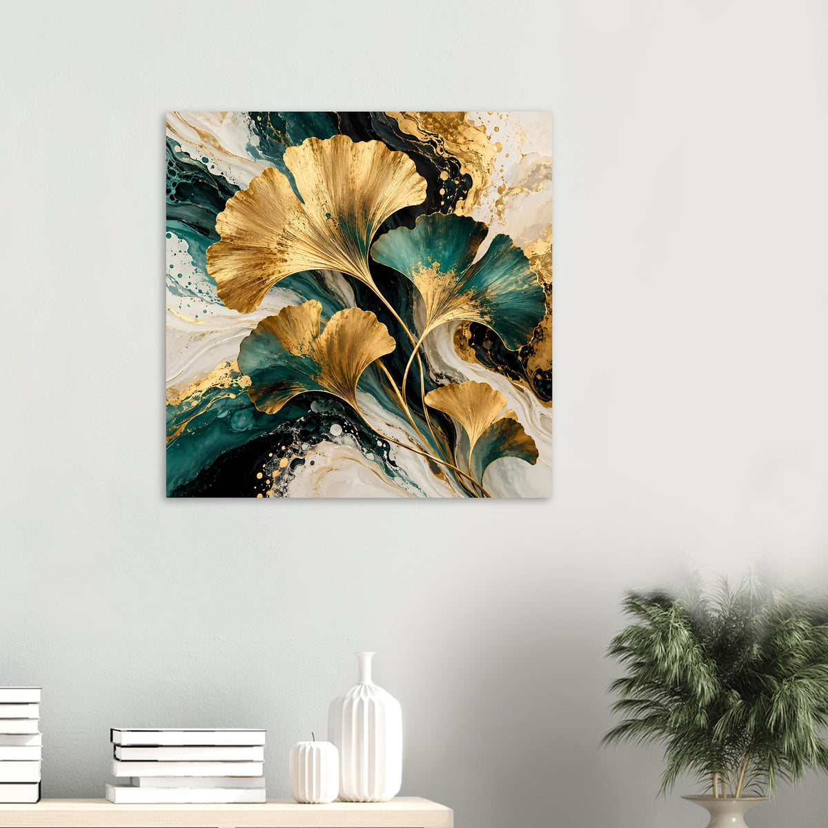 Quadratisches Naturposter mit goldenen Ginkgo-Blättern auf abstraktem Teal-Creme, mit dunklem Rand